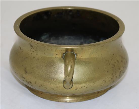A Chinese bronze gui censer, 18th / 19th century, weight 1.11kg, width 19.5cm
